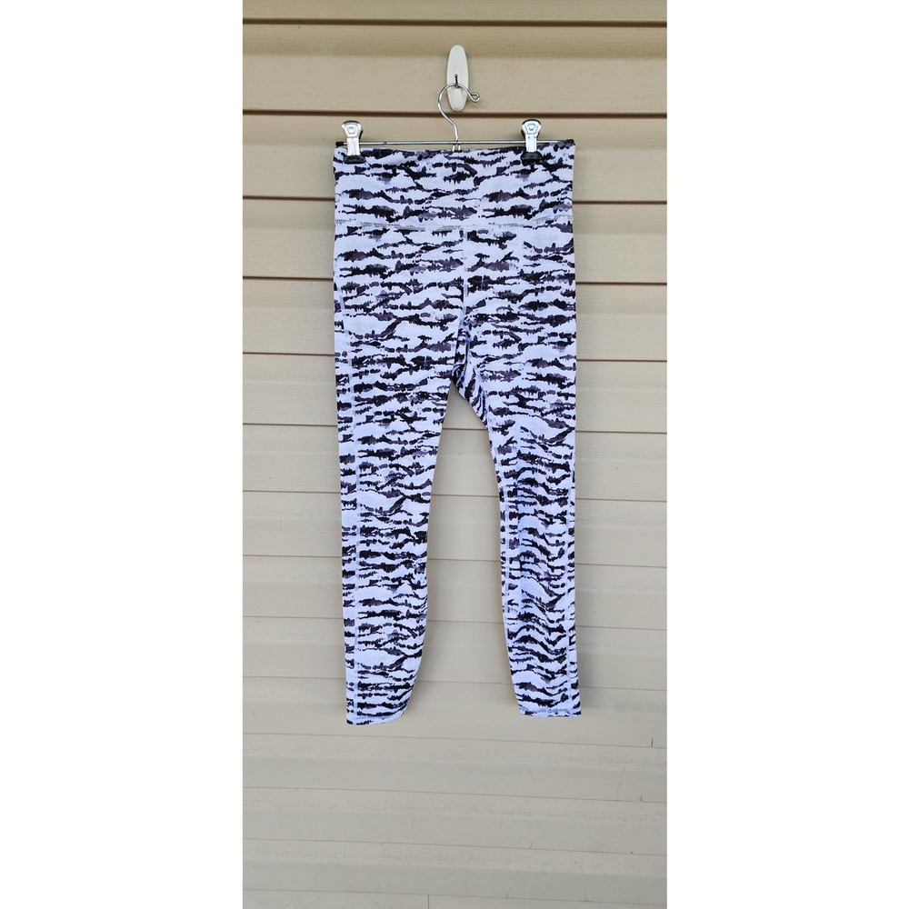 Fabletics Define PowerHold® High-Waisted 7/8 Legging White Tigress‎ - Picture 5 of 10